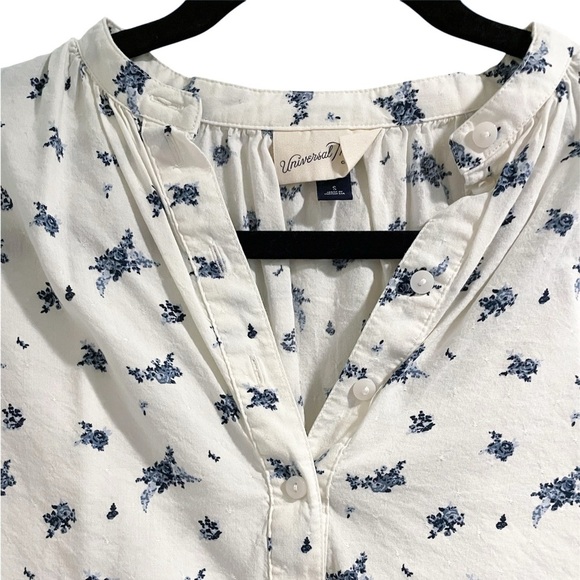 Universal Thread White and Blue Floral Long Sleeve Blouse Size Small - Picture 2 of 6